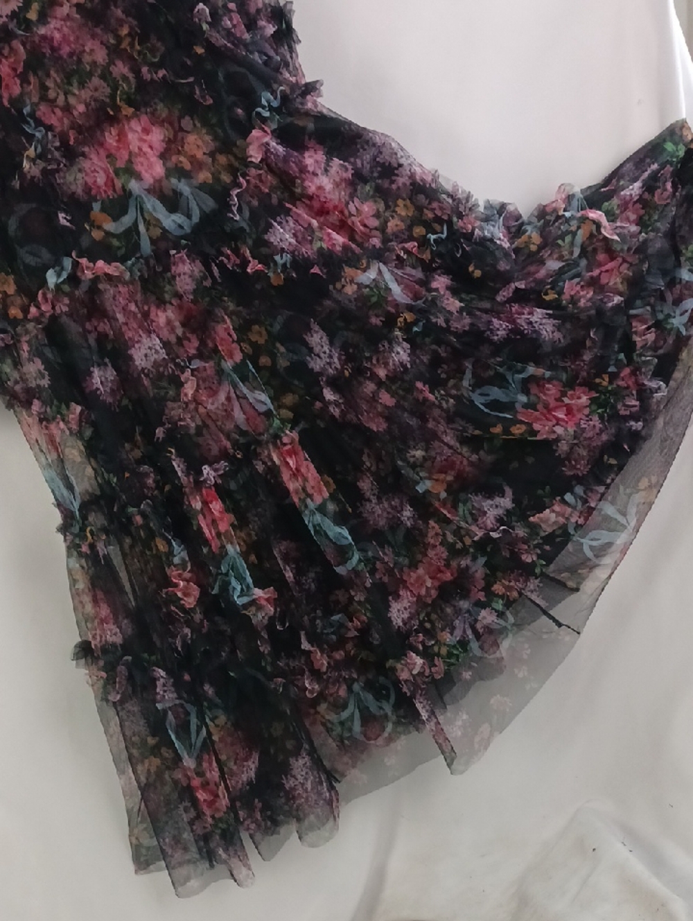 AMINA GLAM FLORAL RUFFLE DRESS. - Picture 10 of 11